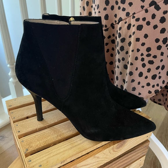 Nine West Black Ankle kitten heel Booties size 10M - Picture 1 of 8